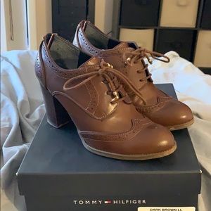 Tommy Hilfiger Dark Brown Laced Heel size 9M